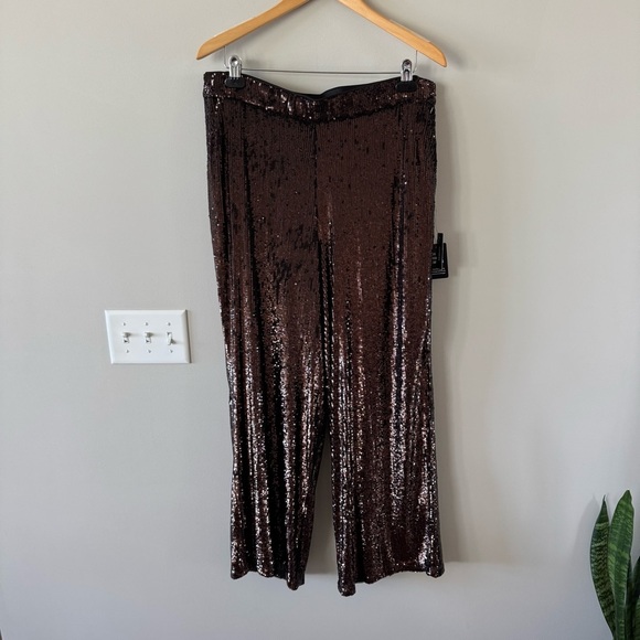 NWT! Express Pull-On High Waisted Sequin Wide Leg Pant - Short Length - Picture 4 of 9